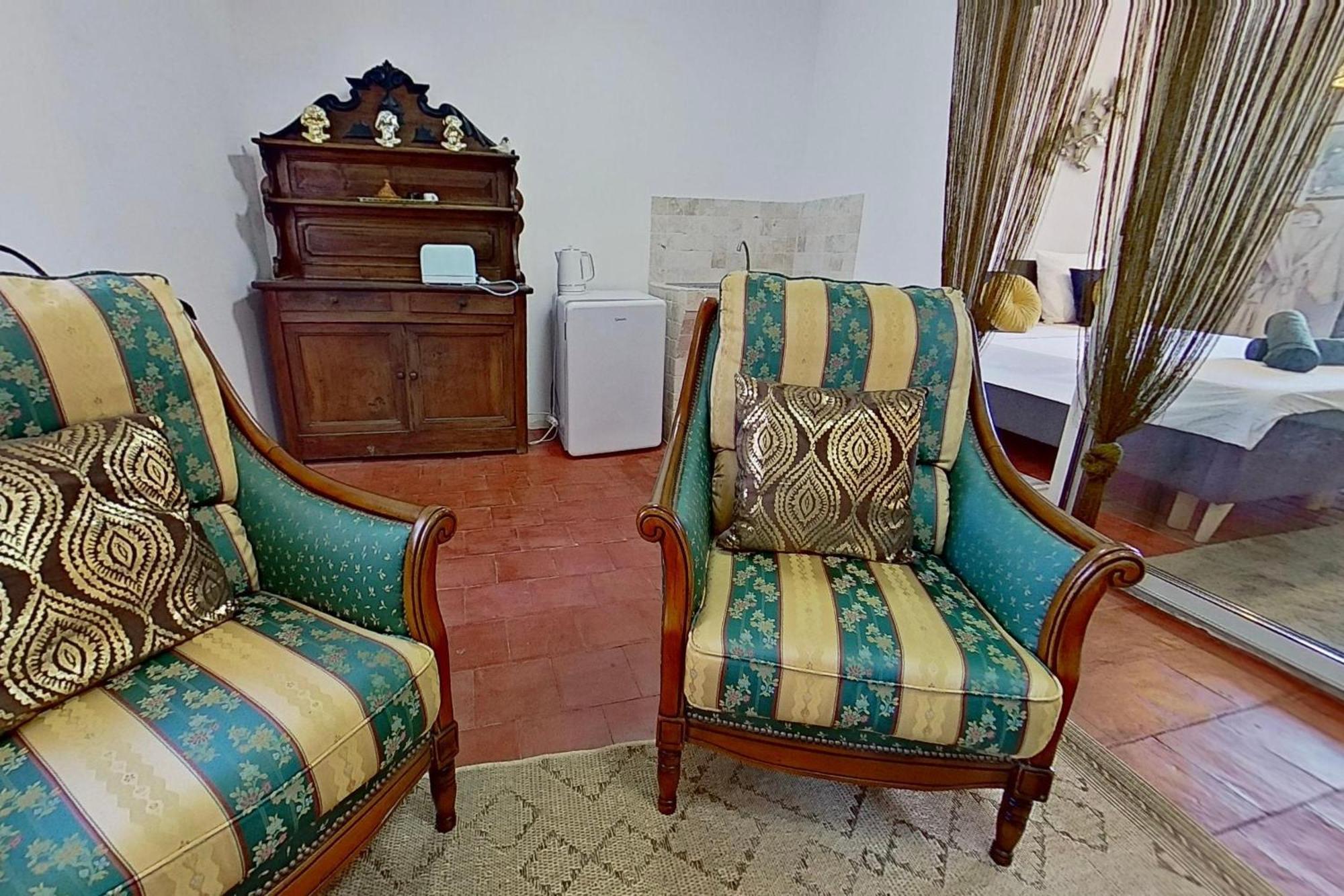 Bed and Breakfast Les 2 Droles D'Oiseaux Luc-sur-Orbieu Экстерьер фото