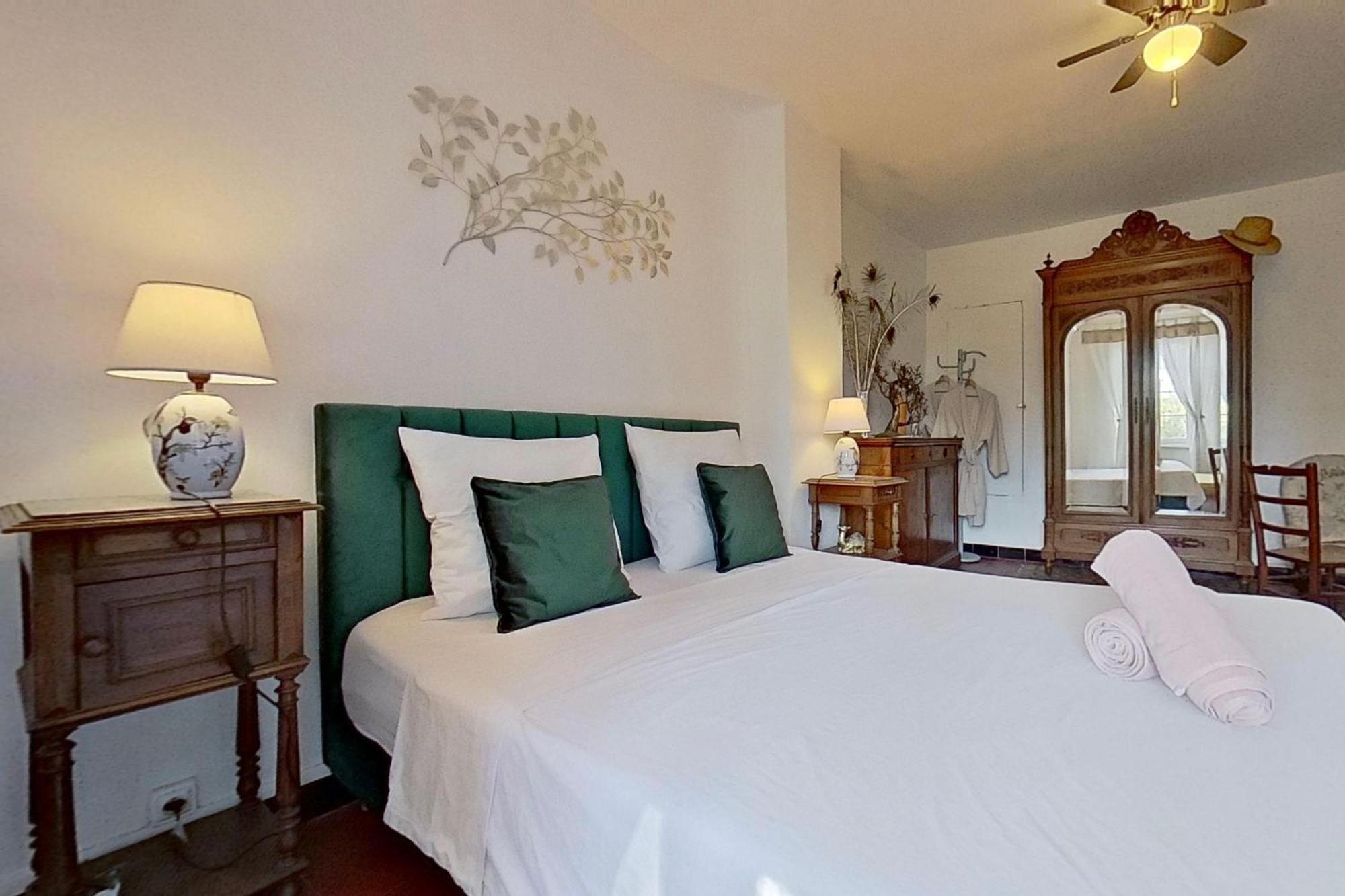 Bed and Breakfast Les 2 Droles D'Oiseaux Luc-sur-Orbieu Экстерьер фото